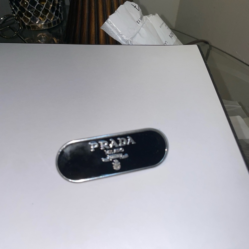 Prada - Picture 7 of 11